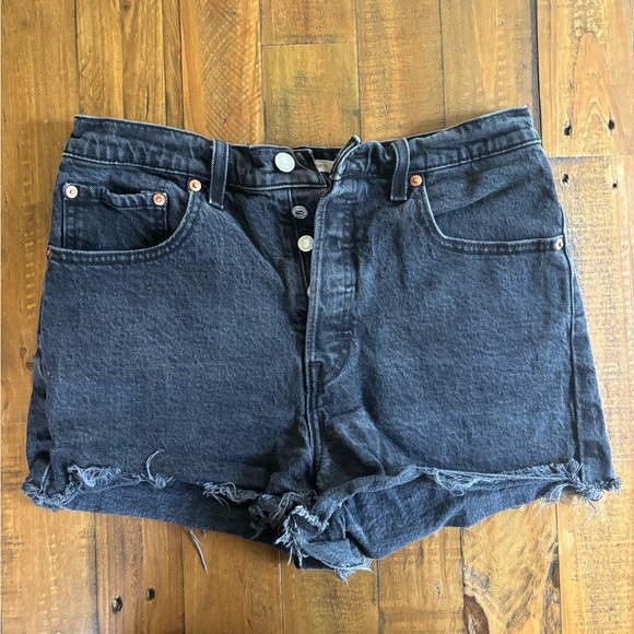 Levi’s Ribcage Shorts - Picture 1 of 3